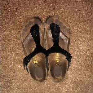 Used Black Gizeh sandals